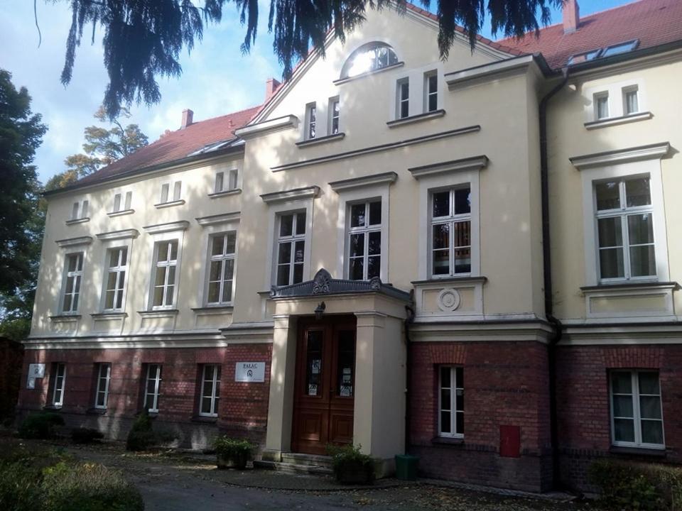 Stado Ogierow Sierakow Hotel Шераков Екстериор снимка