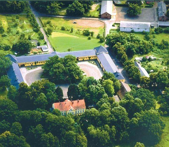 Stado Ogierow Sierakow Hotel Шераков Екстериор снимка