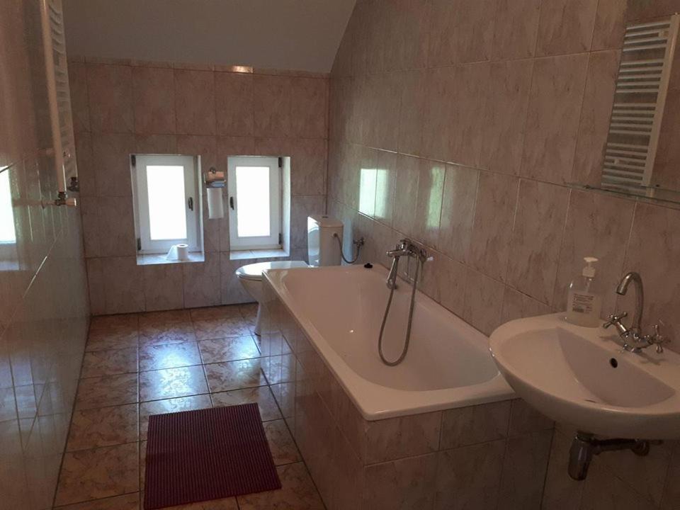 Stado Ogierow Sierakow Hotel Шераков Екстериор снимка